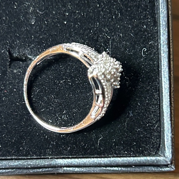 10k ladies White gold diamond ring - Picture 8 of 13